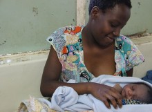 Mphatso Gumulira, 15, with her son Zayitwa in the Queen Elizabeth hospital in Blantyre, Malawi. By DFID - UK Department for International Development, russavia - Wikimedia Commons.